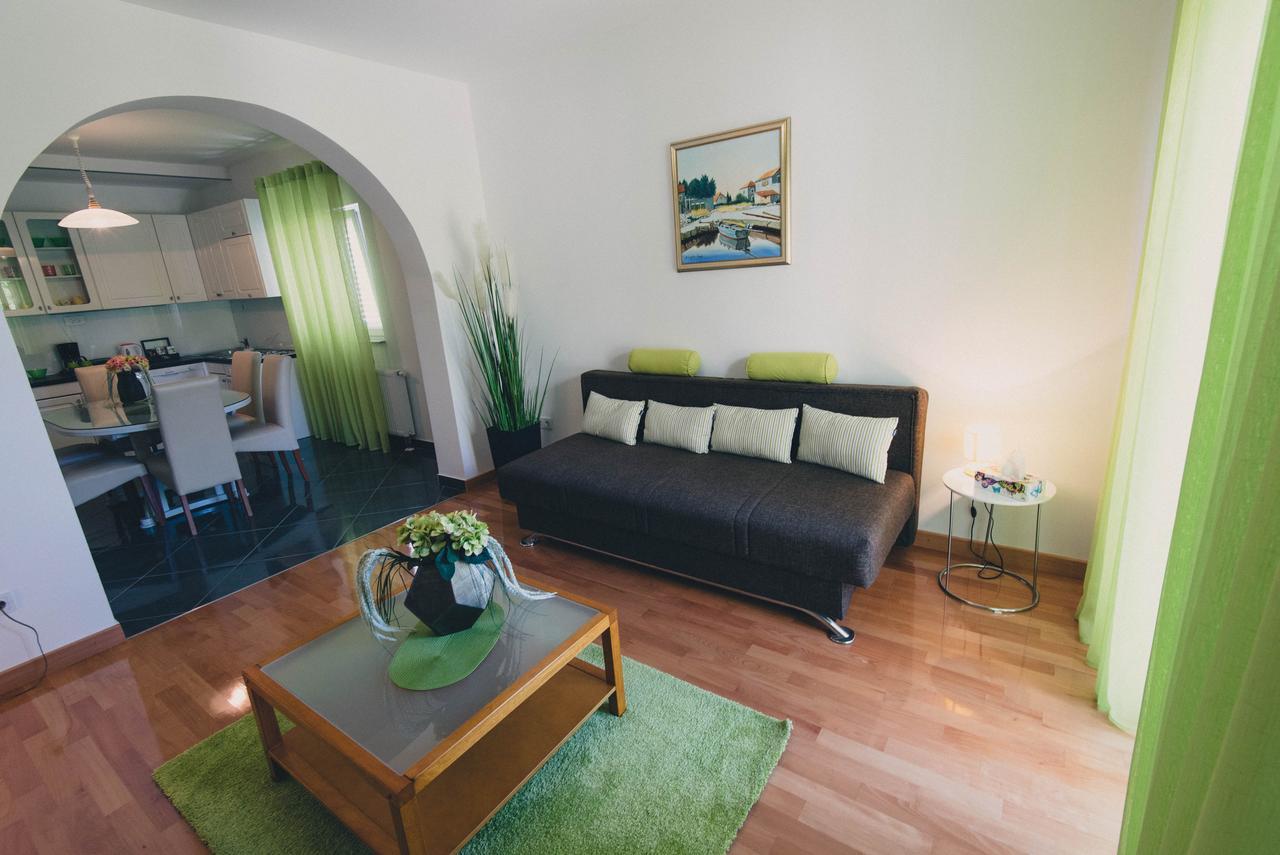 Apartments Sunny Garden Brodarica  Exterior photo