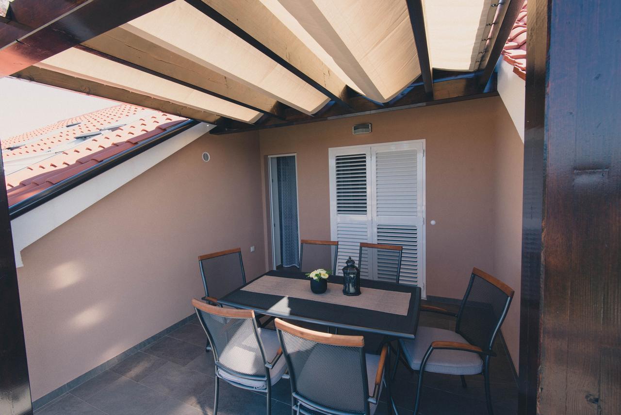 Apartments Sunny Garden Brodarica  Exterior photo